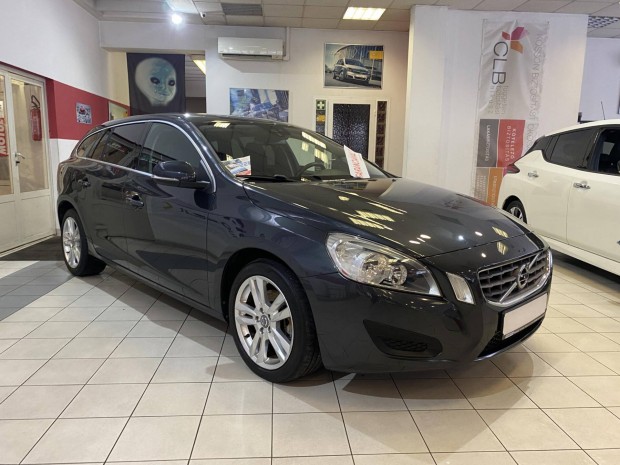 Volvo V60 2.0 D [D4] Momentum 1�v Garancia-Navi...
